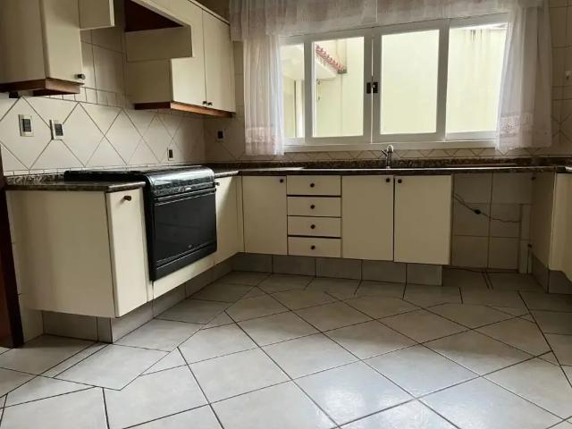 Casa / Sobrado para Venda em Florianópolis/SC Trindade 5 Quartos