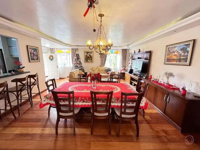 Casa / Sobrado para Venda em Florianópolis/SC Trindade 5 Quartos