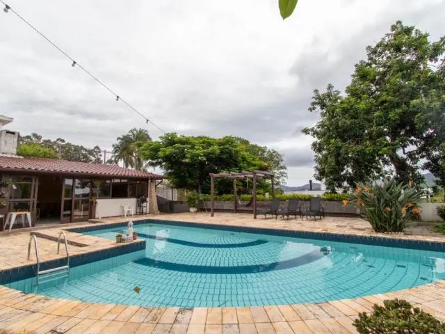Casa / Sobrado para Venda em Florianópolis/SC Trindade 5 Quartos