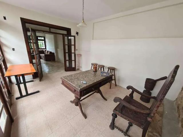 Casa / Sobrado para Venda em Florianópolis/SC Trindade 6 Quartos