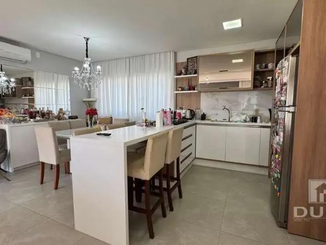 Casa / Sobrado para Venda em Florianópolis/SC Trindade 6 Quartos