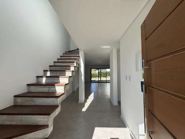 Casa / Sobrado para Venda em Garopaba/SC Ferraz 3 Quartos