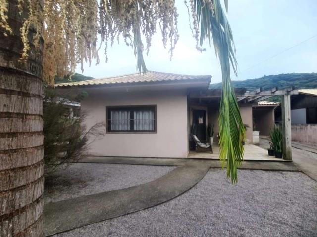 Casa / Sobrado para Venda em Garopaba/SC Ressacada 3 Quartos
