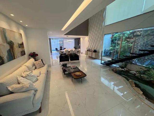 Casa / Sobrado para Venda em Goiânia/GO Jardins Madri 4 Quartos