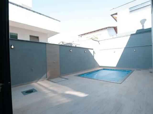 Casa / Sobrado para Venda em Goiânia/GO Jardins Madri 4 Quartos