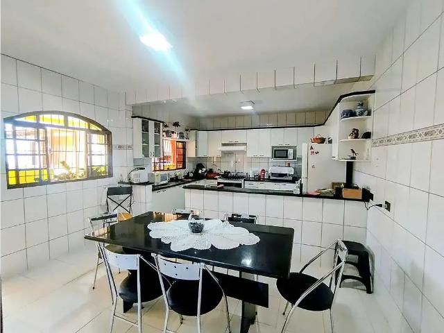 Casa / Sobrado para Venda em Goiânia/GO Santa Genoveva 4 Quartos