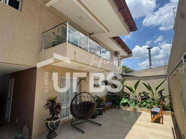 Casa / Sobrado para Venda em Goiânia/GO Setor Leste Universitário 4 Quartos