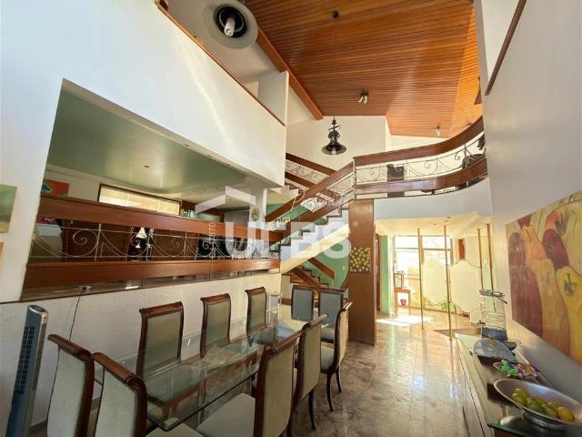 Casa / Sobrado para Venda em Goiânia/GO Setor Sul 5 Quartos