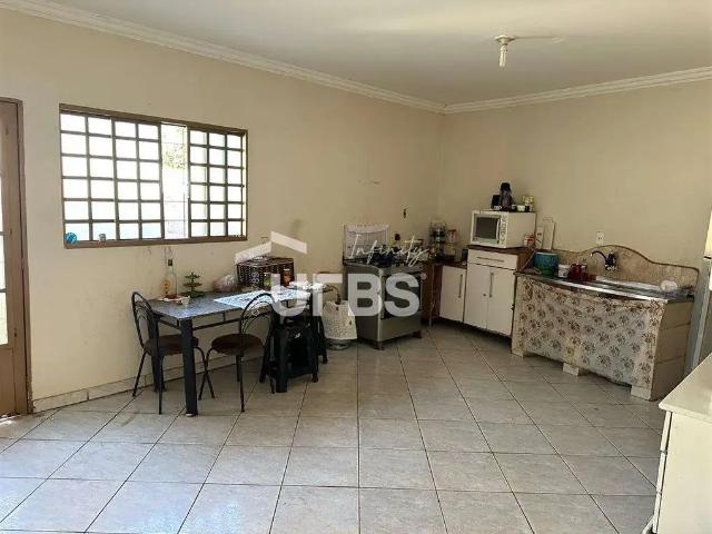 Casa / Sobrado para Venda em Goiânia/GO Parque das Flores 3 Quartos