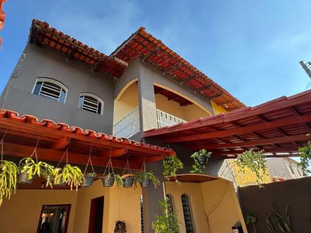 Casa / Sobrado para Venda em Goiânia/GO Residencial Felicidade 4 Quartos