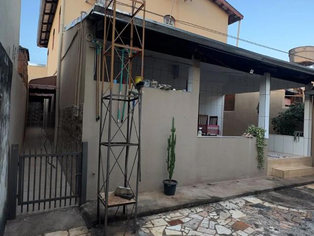 Casa / Sobrado para Venda em Goiânia/GO Vila Finsocial 4 Quartos