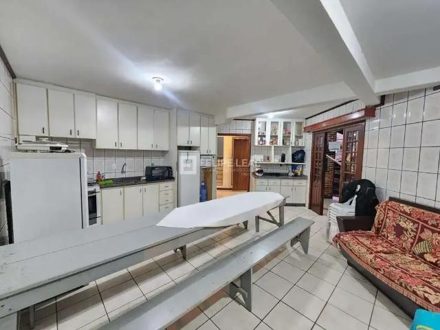 Casa / Sobrado para Venda em Governador Celso Ramos/SC Praia do Antenor 4 Quartos