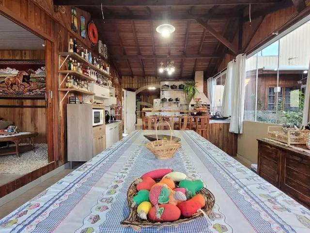 Casa / Sobrado para Venda em Governador Celso Ramos/SC Praia do Antenor 4 Quartos