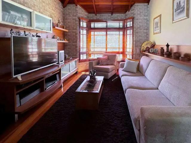 Casa / Sobrado para Venda em Gramado/RS Floresta 3 Quartos