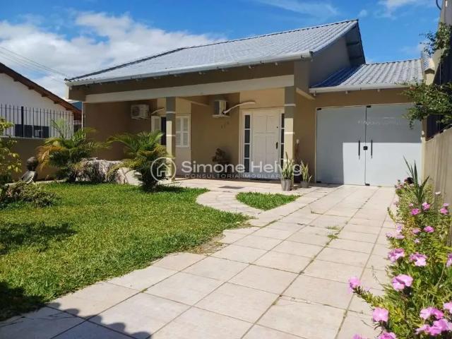 Casa / Sobrado para Venda em Guaíba/RS Jardim dos Lagos 3 Quartos