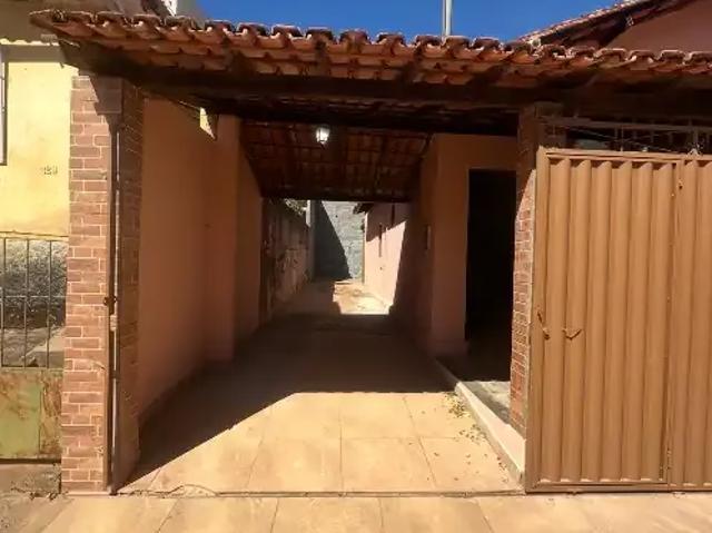 Casa / Sobrado para Venda em Guarani/MG Centro 3 Quartos