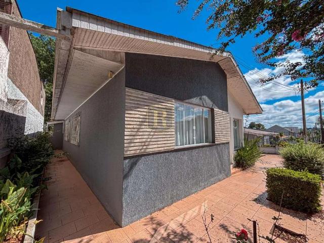 Casa / Sobrado para Venda em Guarapuava/PR Centro 4 Quartos