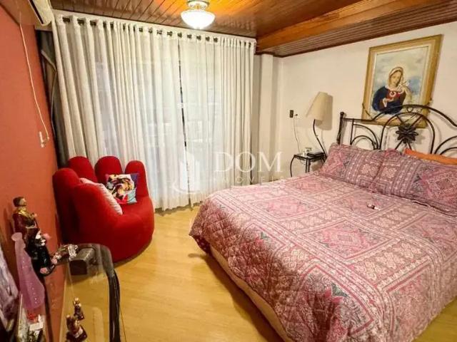 Casa / Sobrado para Venda em Guarapuava/PR Centro 5 Quartos