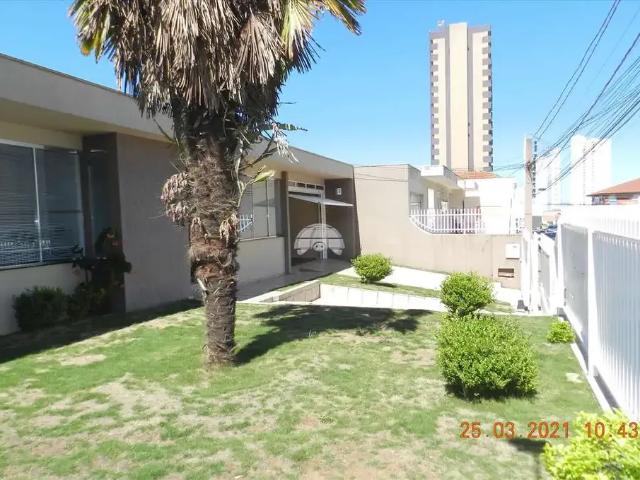 Casa / Sobrado para Venda em Guarapuava/PR Centro 6 Quartos