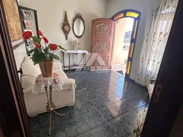 Casa / Sobrado para Venda em Guarapuava/PR Centro 6 Quartos