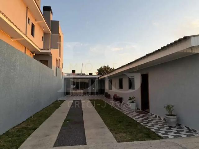 Casa / Sobrado para Venda em Guarapuava/PR Boqueirão 4 Quartos