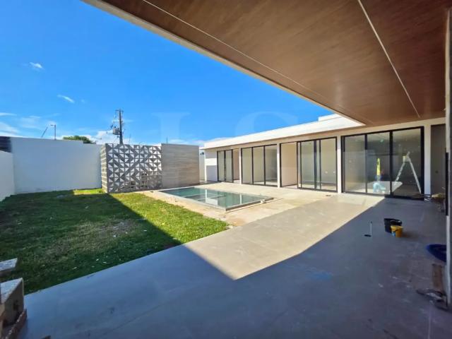 Casa / Sobrado para Venda em Guarapuava/PR Boqueirão 4 Quartos