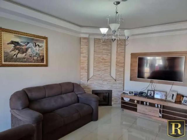 Casa / Sobrado para Venda em Guarapuava/PR Dos Estados 6 Quartos