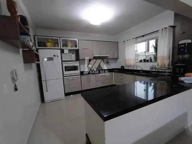 Casa / Sobrado para Venda em Guarapuava/PR Dos Estados 6 Quartos