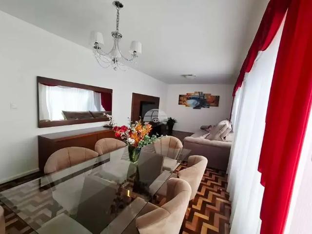 Casa / Sobrado para Venda em Guarapuava/PR Santana 4 Quartos