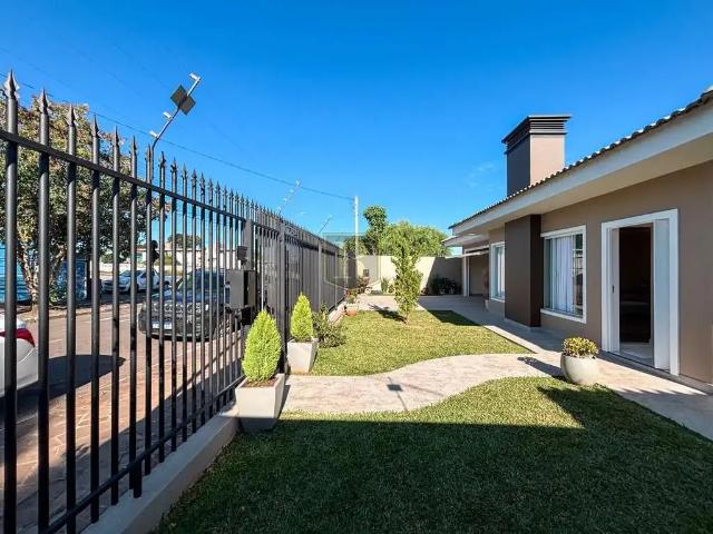 Casa / Sobrado para Venda em Guarapuava/PR Trianon 4 Quartos