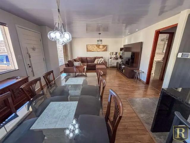 Casa / Sobrado para Venda em Guarapuava/PR Trianon 3 Quartos