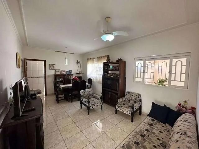 Casa / Sobrado para Venda em Guararapes/SP Centro 3 Quartos