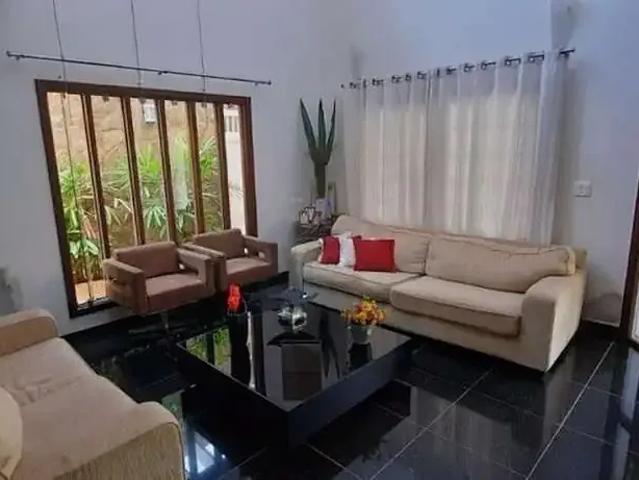 Casa / Sobrado para Venda em Guararapes/SP Centro 3 Quartos