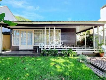 Casa / Sobrado para Venda em Guaratuba/PR Centro 4 Quartos