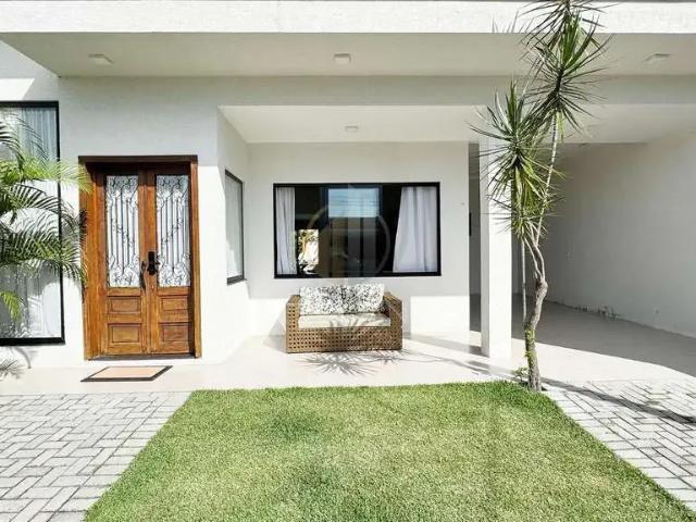 Casa / Sobrado para Venda em Guaratuba/PR Centro 4 Quartos