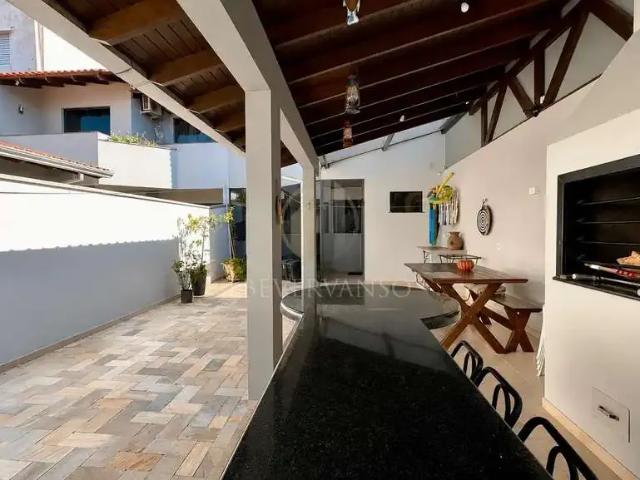 Casa / Sobrado para Venda em Guaratuba/PR Centro 4 Quartos