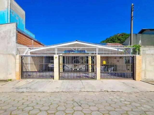 Casa / Sobrado para Venda em Guaratuba/PR Centro 5 Quartos