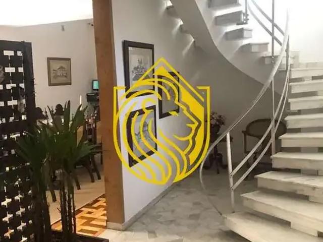 Casa / Sobrado para Venda em Guaratinguetá/SP Centro 5 Quartos
