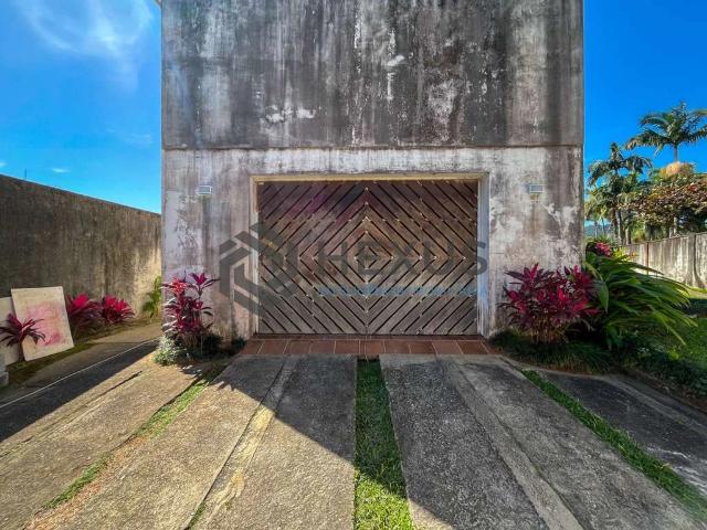 Casa / Sobrado para Venda em Guarujá/SP Enseada 4 Quartos