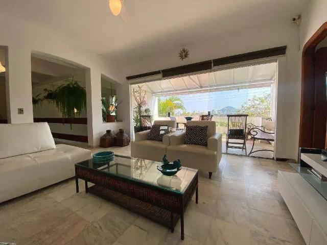 Casa / Sobrado para Venda em Guarujá/SP Enseada 4 Quartos