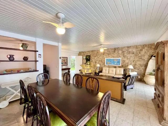 Casa / Sobrado para Venda em Guarujá/SP Enseada 5 Quartos
