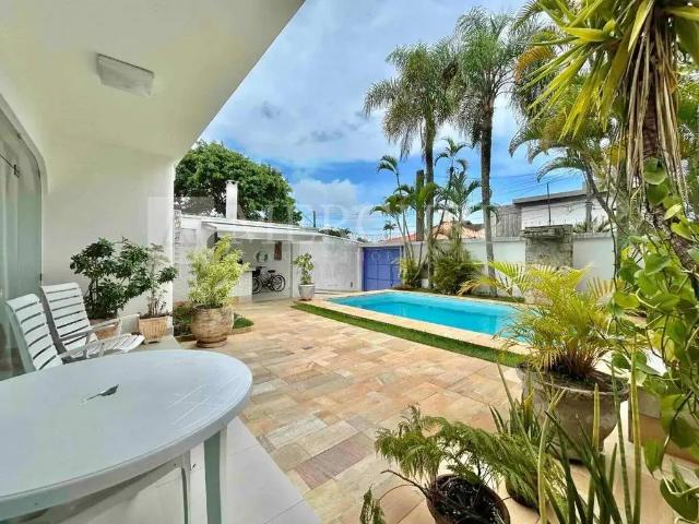 Casa / Sobrado para Venda em Guarujá/SP Enseada 3 Quartos