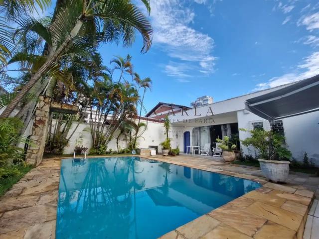 Casa / Sobrado para Venda em Guarujá/SP Enseada 3 Quartos