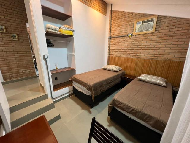 Casa / Sobrado para Locação em Guarujá/SP Pitangueiras 3 Quartos