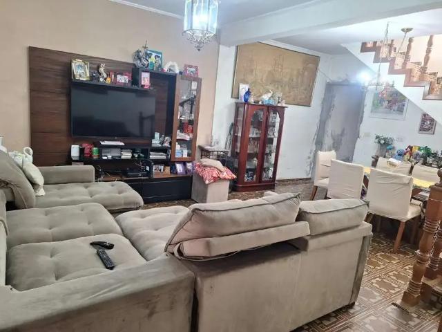 Casa / Sobrado para Venda em Guarulhos/SP Jardim Santa Mena 4 Quartos