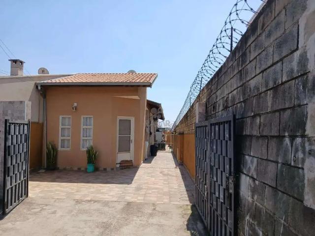 Casa / Sobrado para Venda em Hortolândia/SP Jardim São Bento 2 Quartos