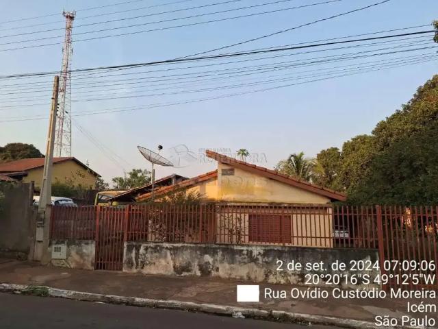 Casa / Sobrado para Venda em Icém/SP Centro 3 Quartos