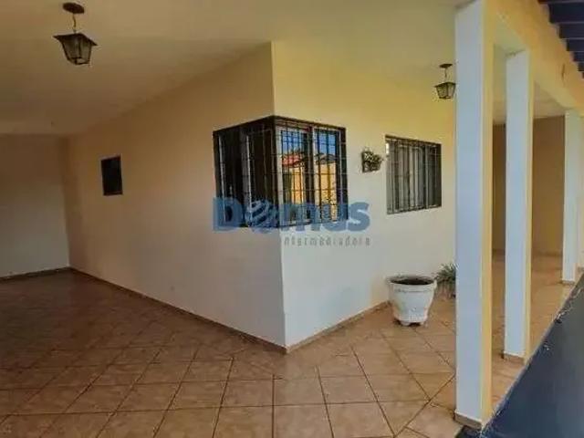 Casa / Sobrado para Venda em Ibiporã/PR Conjunto Habitacional Henrique Alves Pereira 4 Quartos