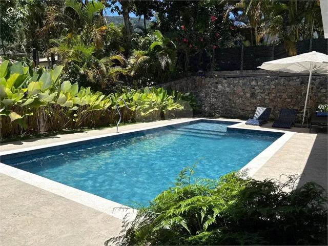 Casa / Sobrado para Venda em Ilhabela/SP Centro 4 Quartos