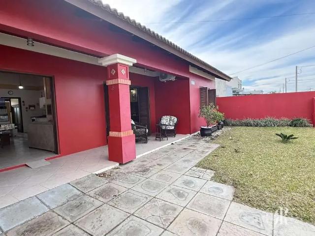 Casa / Sobrado para Venda em Imbé/RS Centro 3 Quartos
